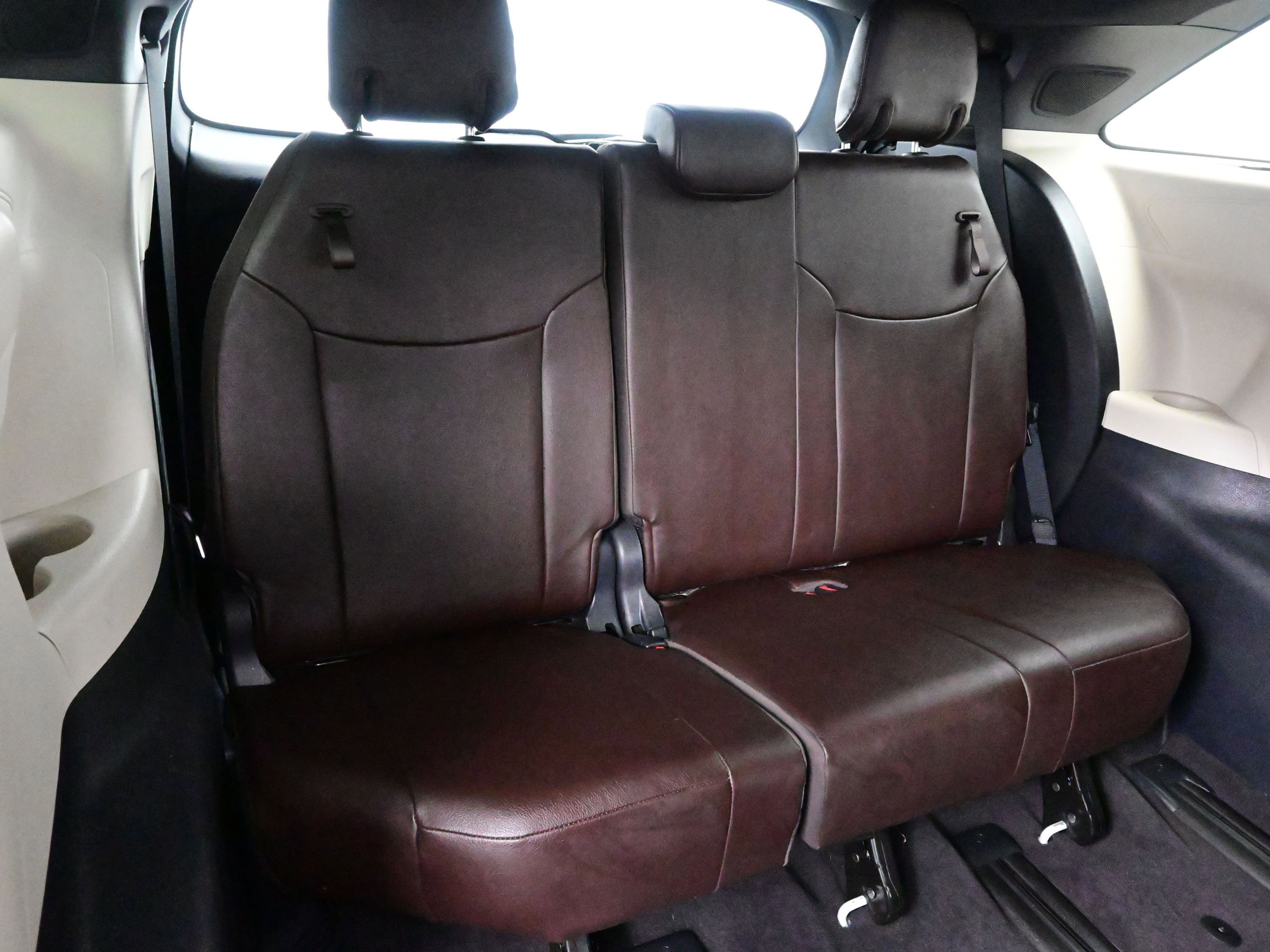 Used 2024 Toyota Sienna Platinum image 16