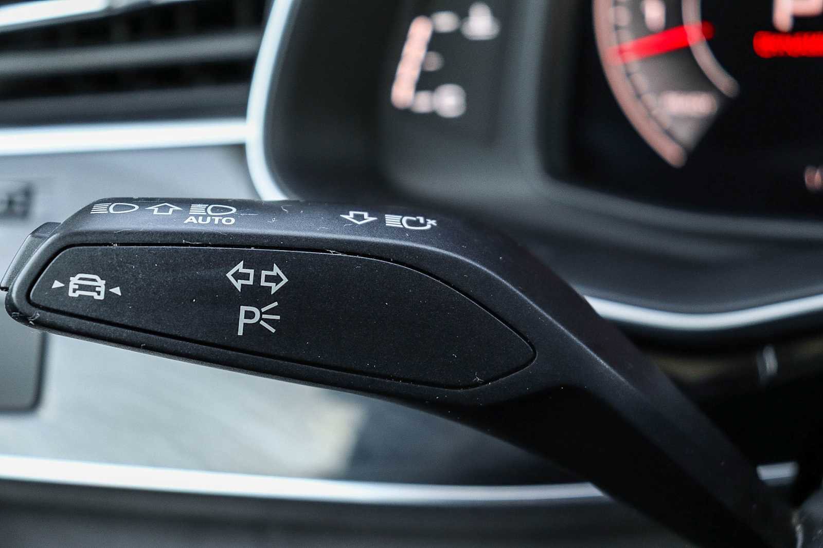 Used 2022 Audi Q8 Premium Plus image 31