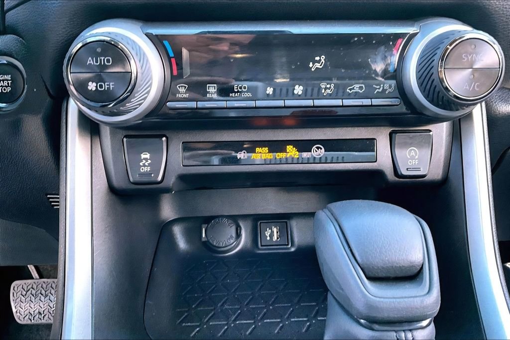 Used 2025 Toyota RAV4 XLE AWD/4WD image 27