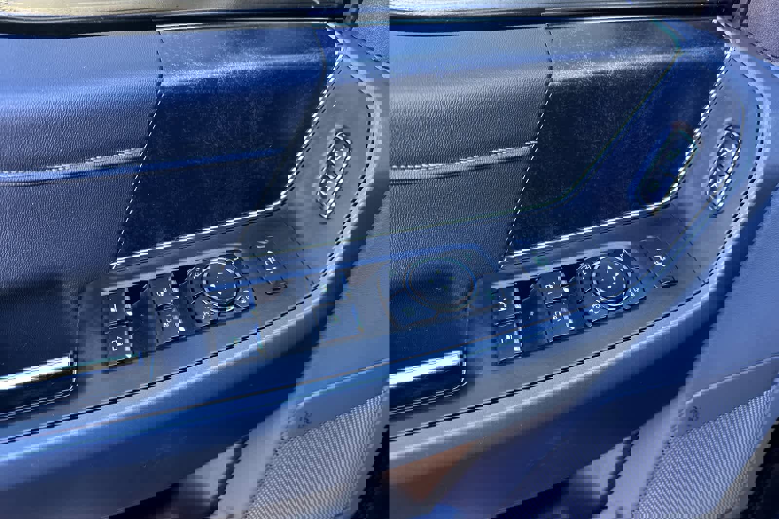 Used 2023 Ford F250 XLT w/ Black Appearance Package image 11