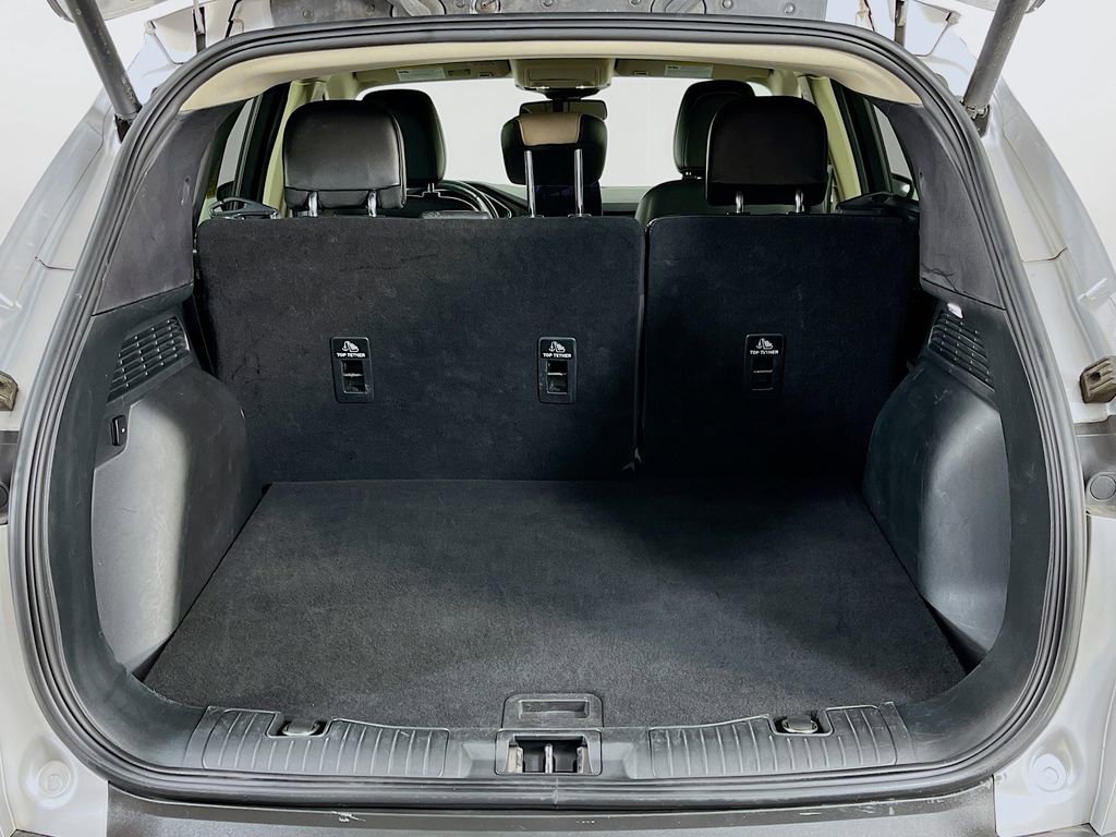 Used 2020 Ford Escape Titanium image 9