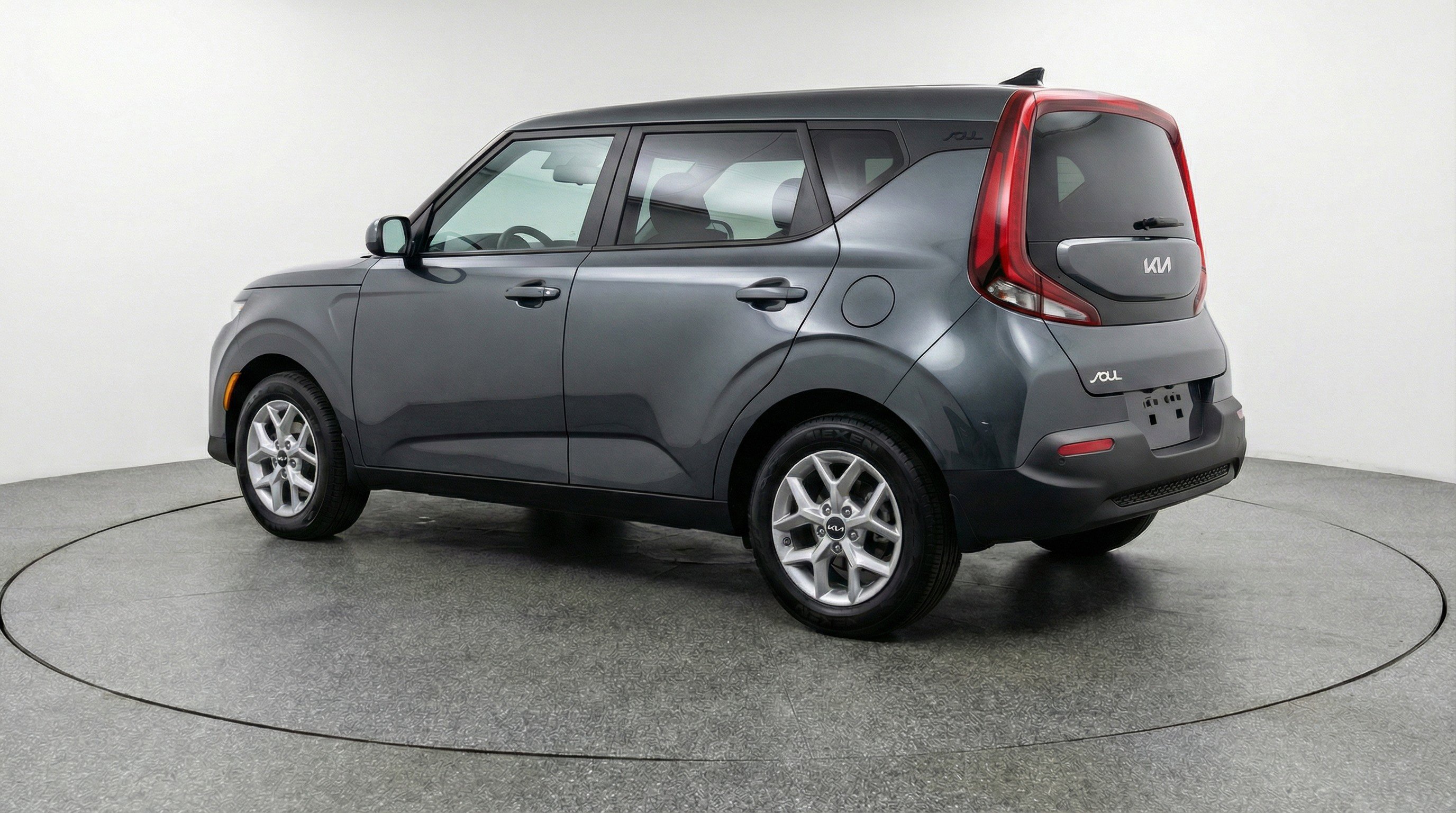 Used 2025 Kia Soul LX w/ LX Technology Package FWD image 6