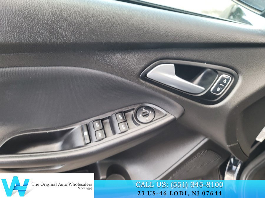 Used 2016 Ford Focus SE FWD image 13