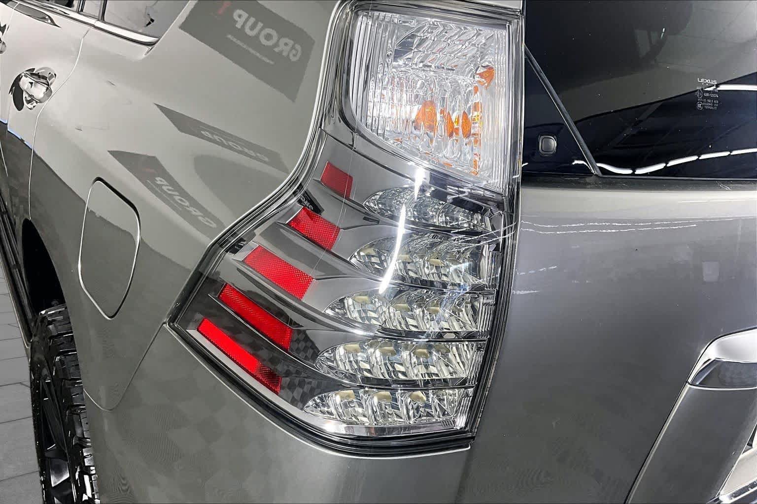 Used 2022 Lexus GX 460 Premium w/ Premium Package AWD/4WD image 27