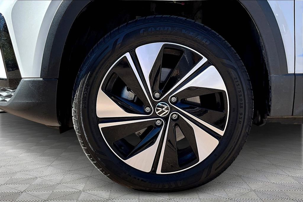 Used 2023 Volkswagen Taos SE image 8