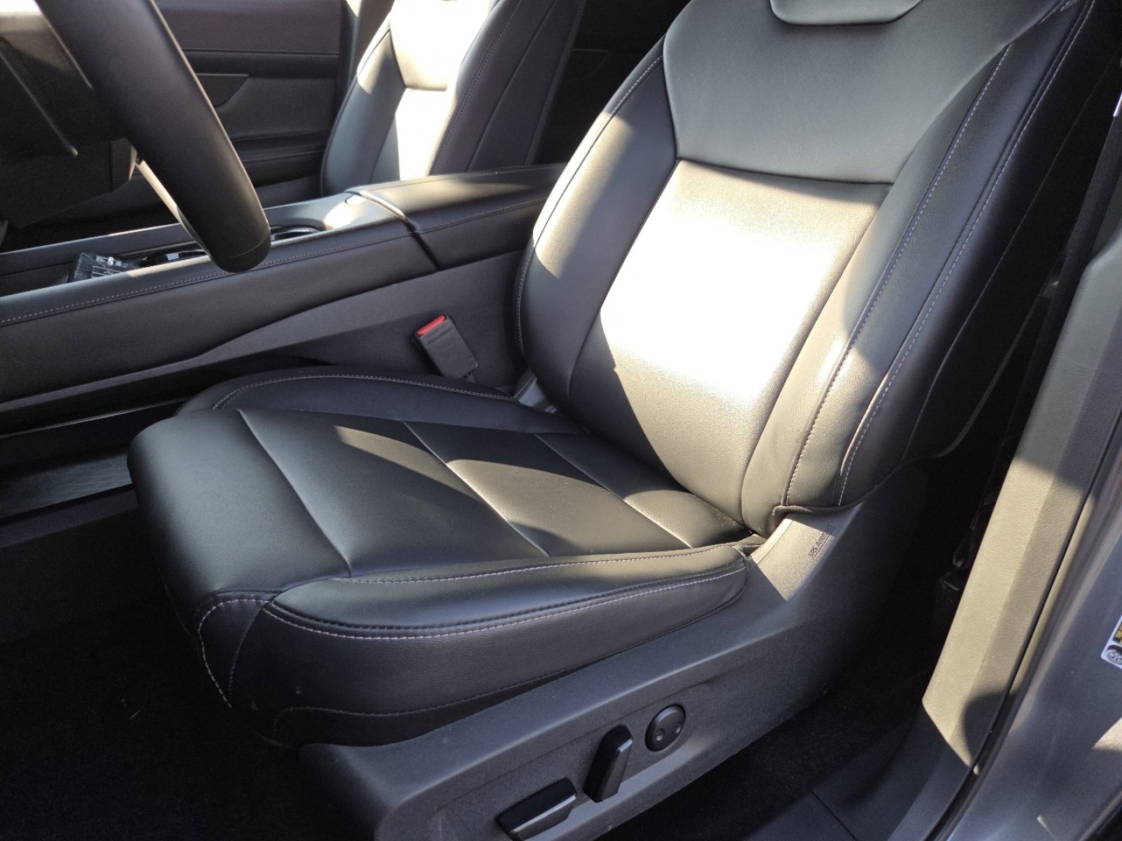 Used 2025 Nissan Murano SV FWD image 27