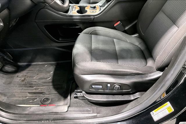 Used 2023 GMC Acadia SLE w/ LPO, Black Accent Package image 19