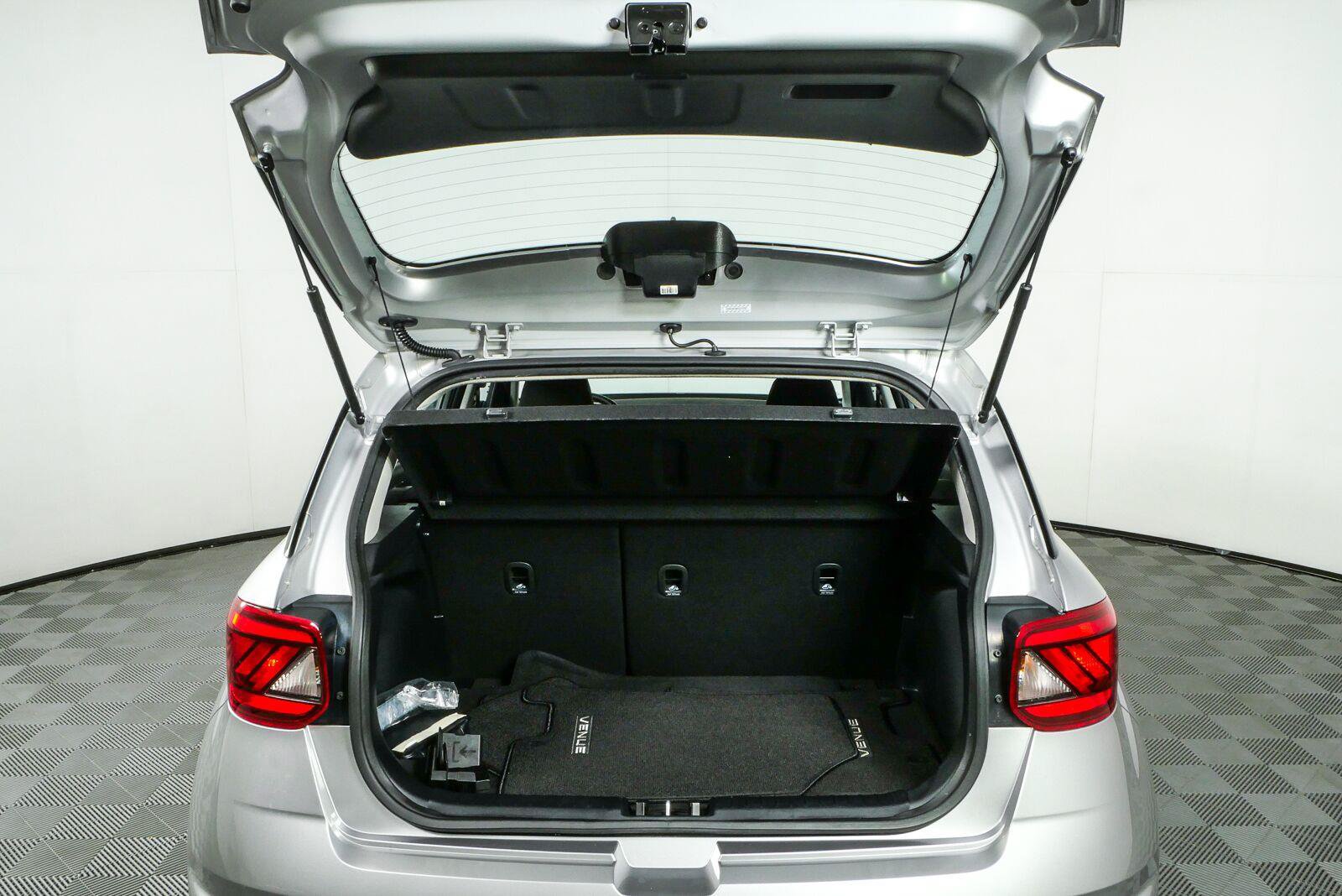 Used 2023 Hyundai Venue SEL w/ Cargo Package FWD image 28