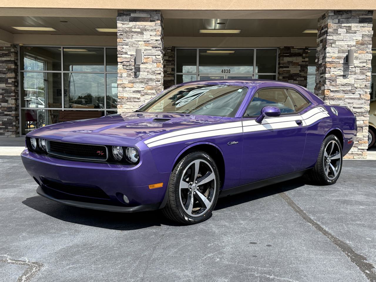 Used 2014 Dodge Challenger R/T RWD image 1