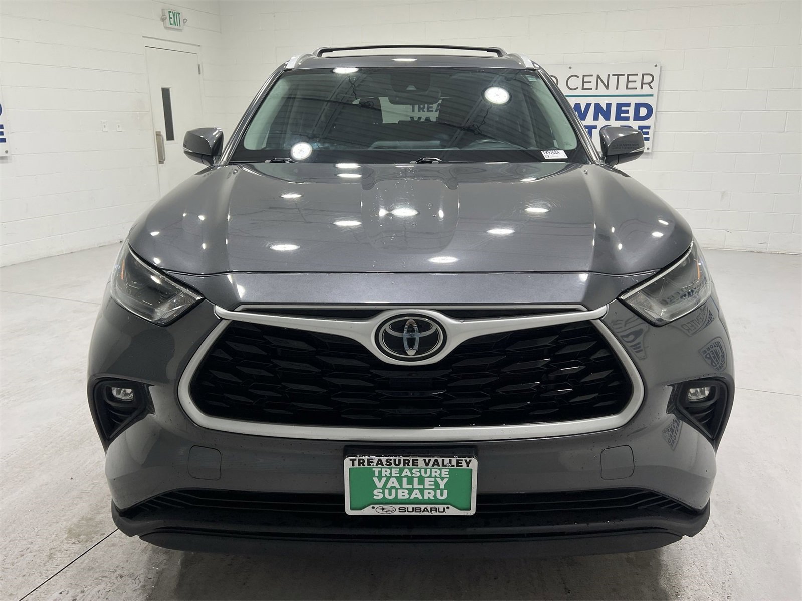 Used 2023 Toyota Highlander XLE image 3