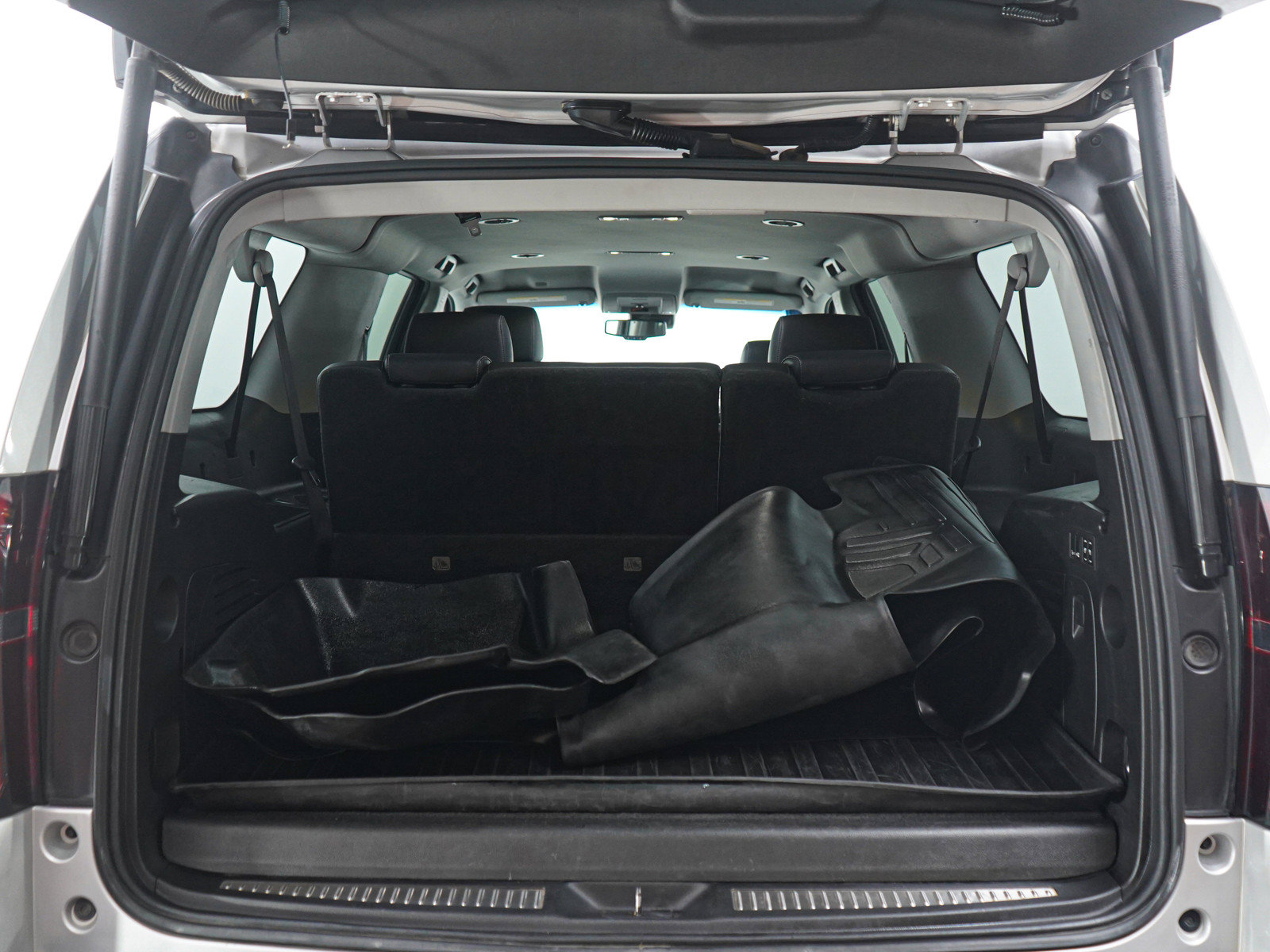 Used 2018 Chevrolet Suburban Premier AWD/4WD image 17