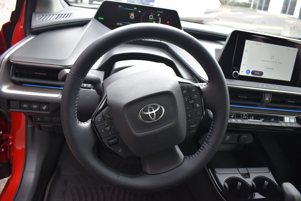 Certified 2026 Toyota Prius XLE FWD image 9
