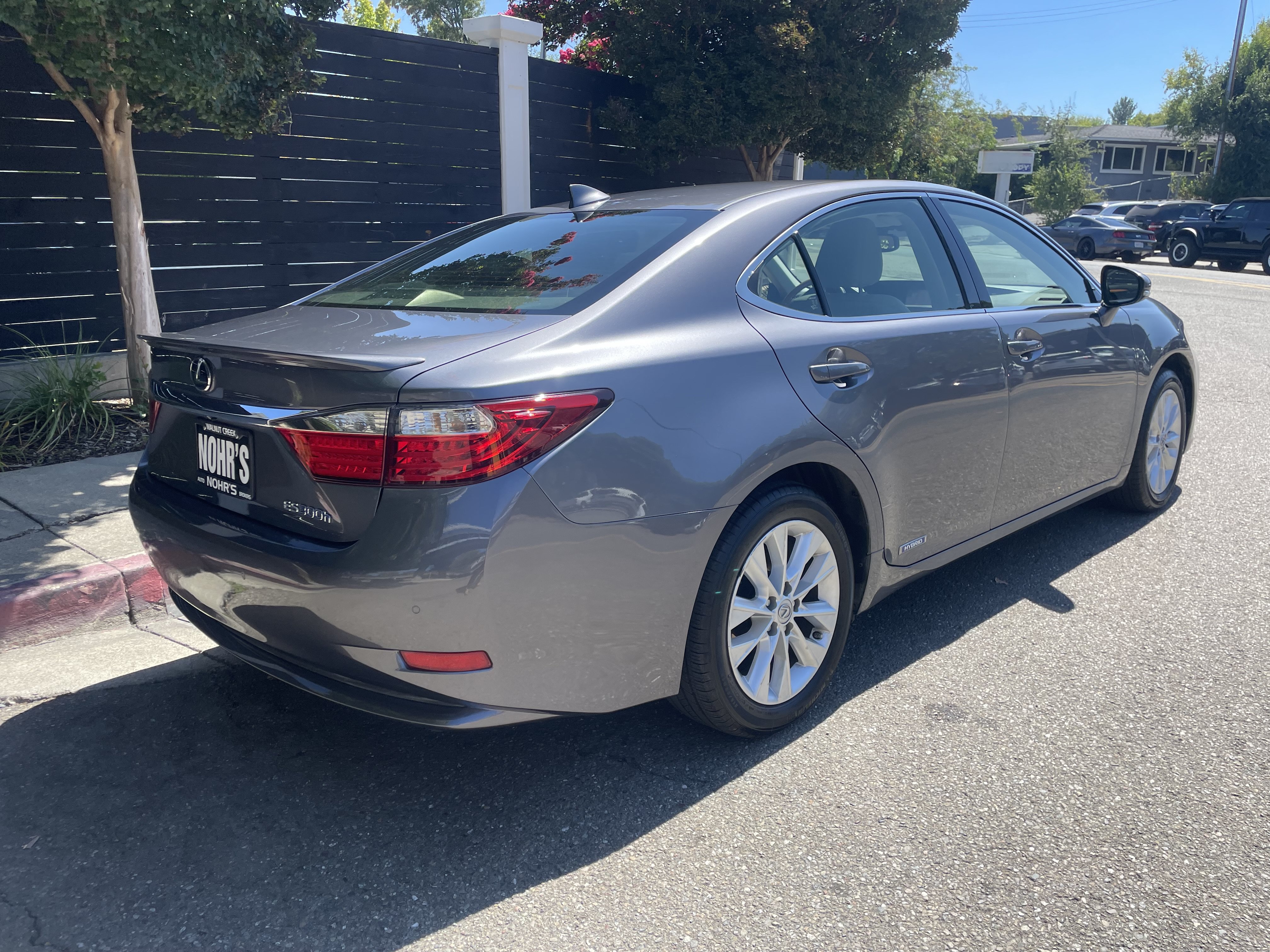 Used 2015 Lexus ES 300h w/ Navigation System Package FWD image 7
