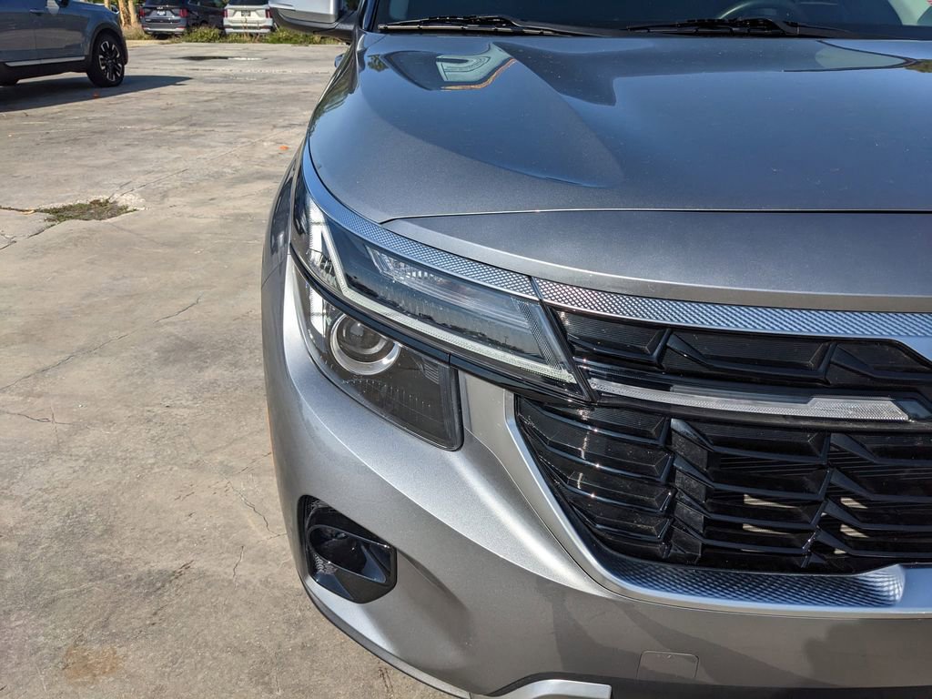 Certified 2025 Kia Seltos EX w/ EX Sunroof Package image 9