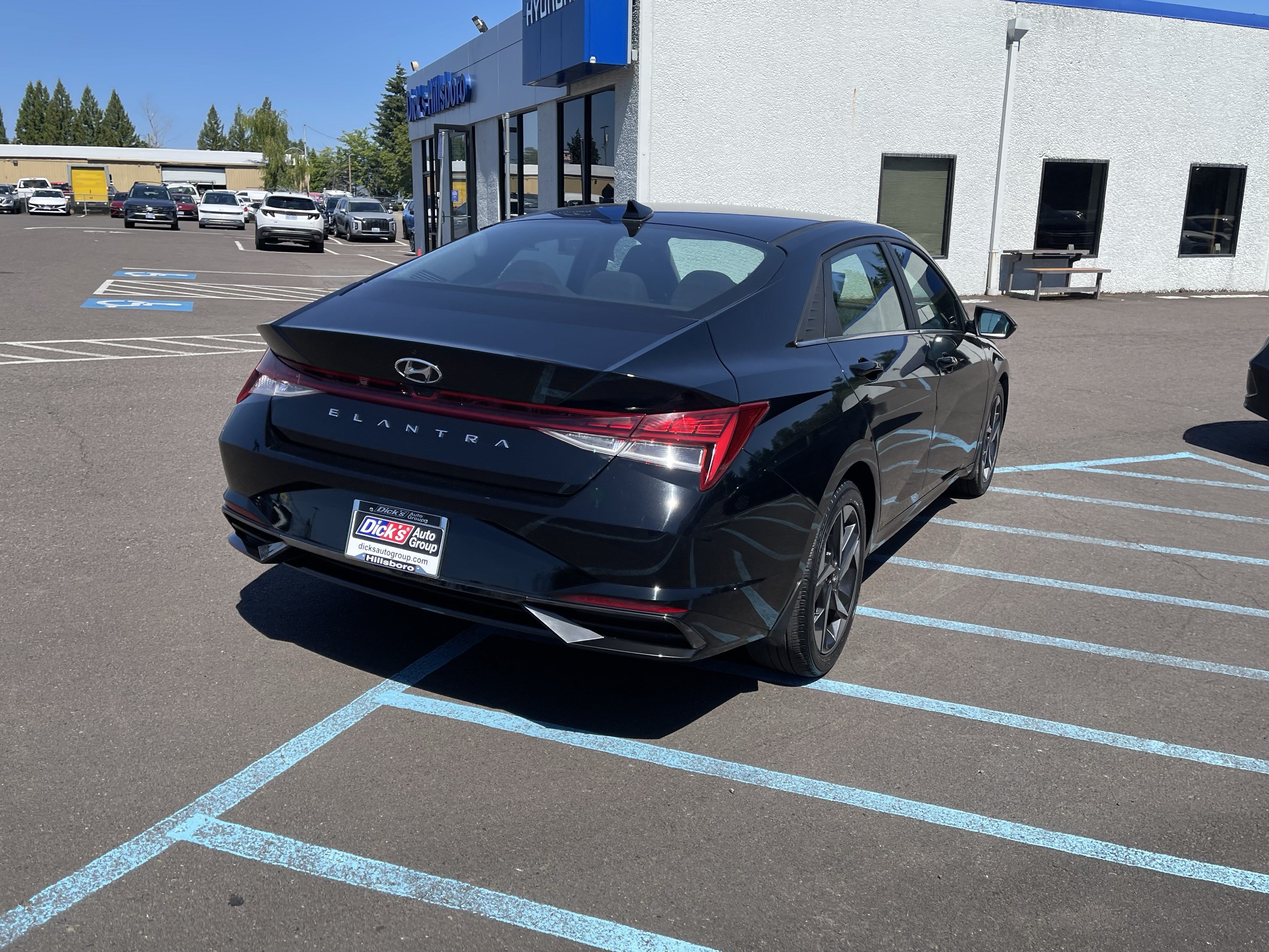 Used 2021 Hyundai Elantra SEL w/ Convenience + Premium Package FWD image 5