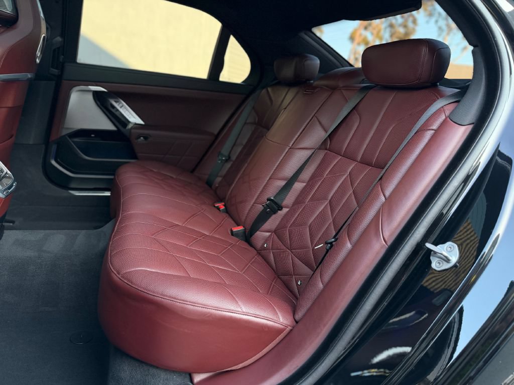Used 2025 BMW 760i xDrive w/ Premium Package AWD/4WD image 26