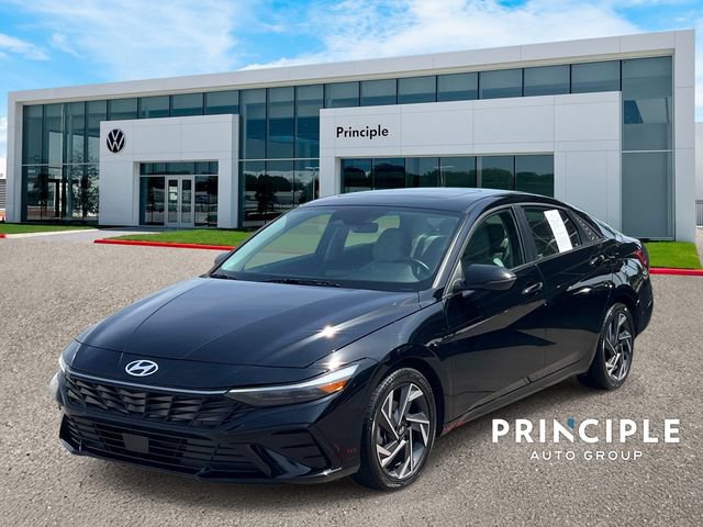 Used 2025 Hyundai Elantra Limited FWD image 1