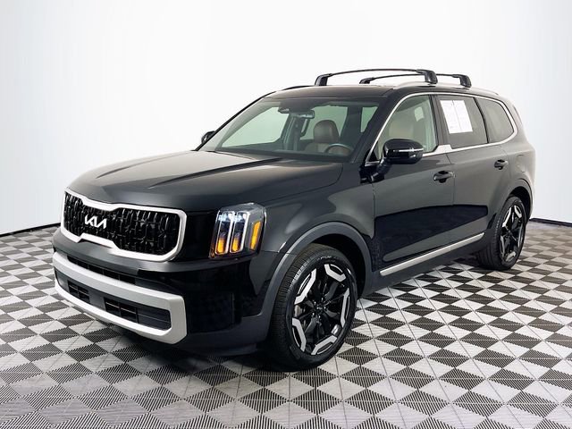 Used 2024 Kia Telluride EX w/ EX Captain's Chair Package image 4