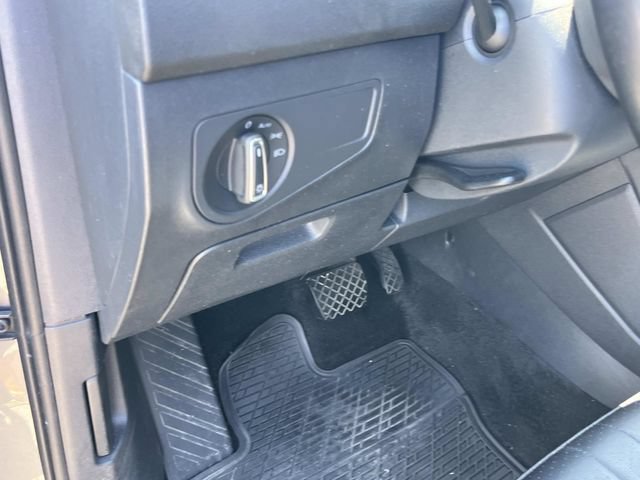 Used 2024 Volkswagen Tiguan SE FWD image 35