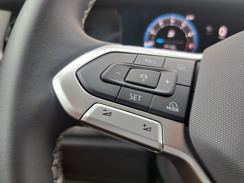 Used 2025 Volkswagen Tiguan S image 15