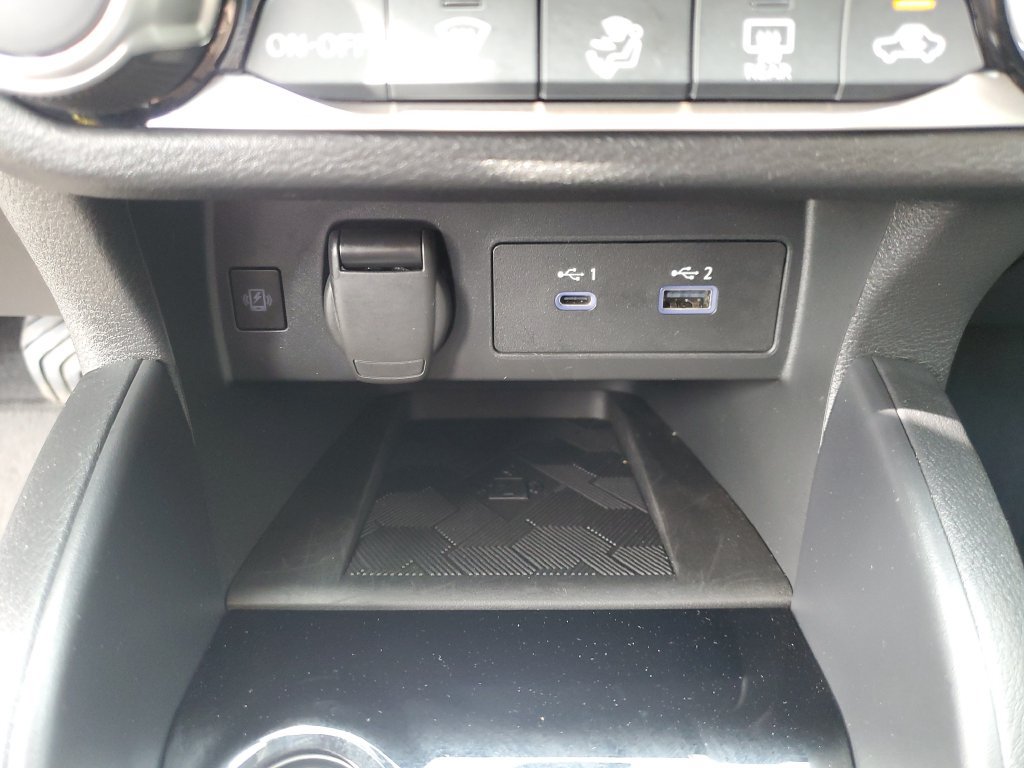 Certified 2025 Nissan Versa SR w/ Trunk Package FWD image 30