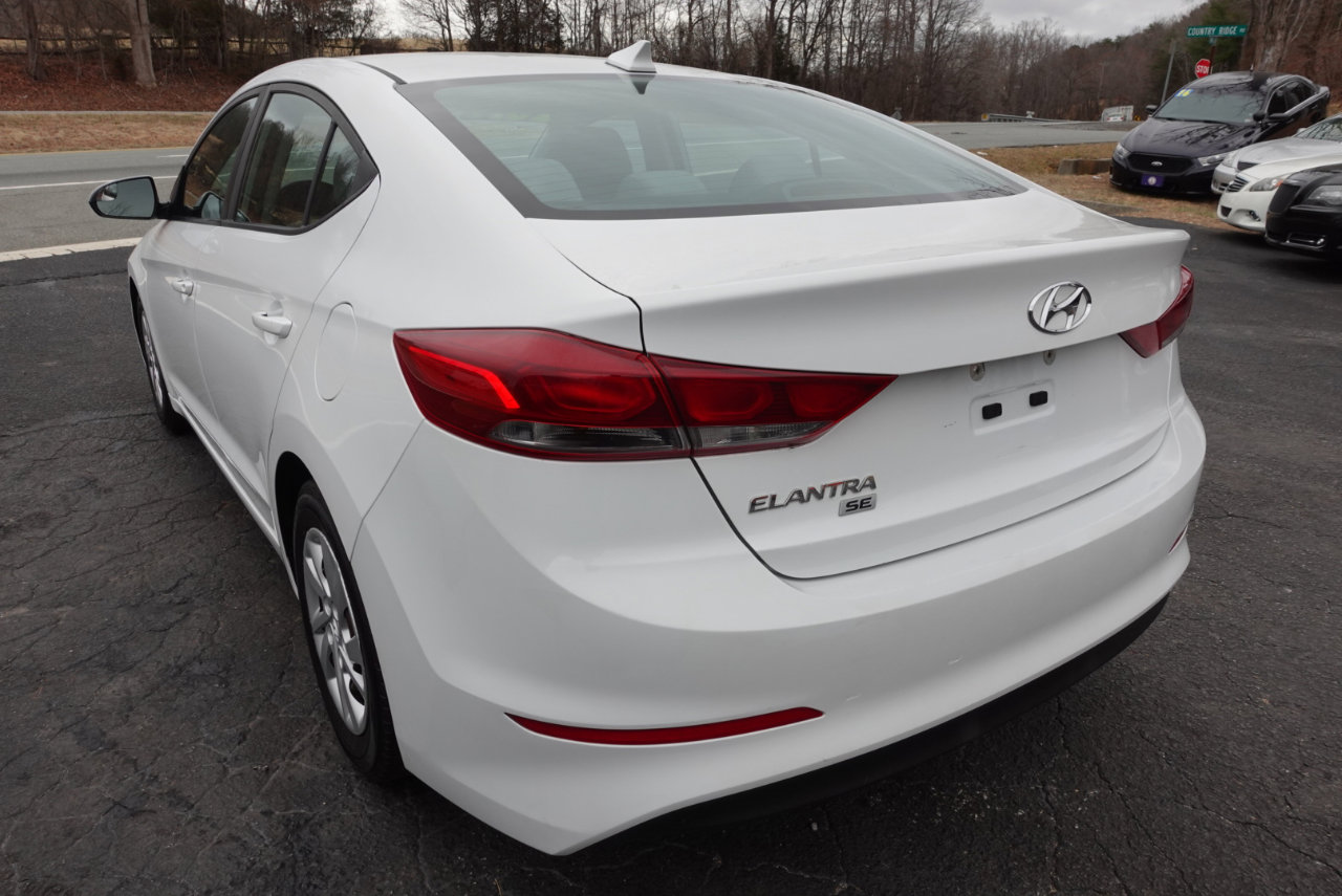 Used 2017 Hyundai Elantra SE image 5