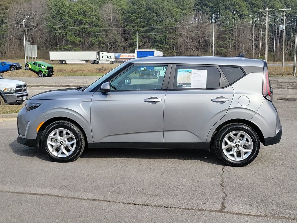 Used 2024 Kia Soul LX w/ Option Group 015 FWD image 6