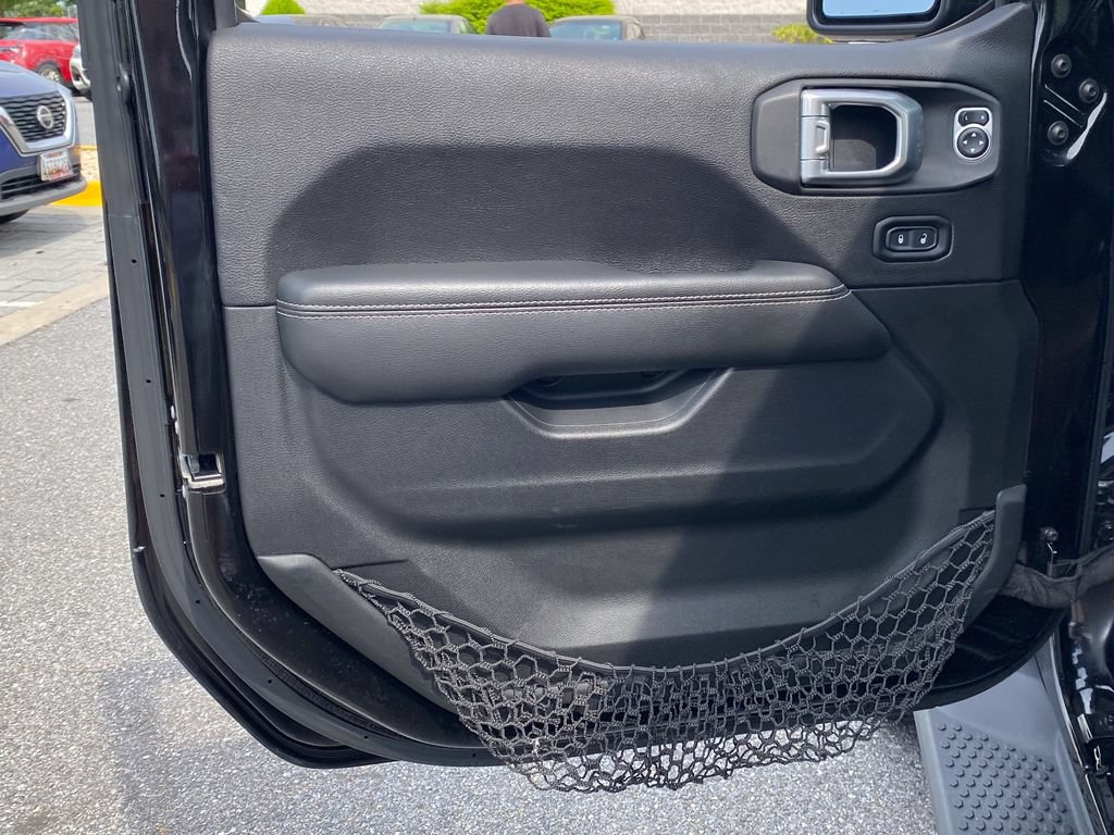 Used 2020 Jeep Wrangler Unlimited Sahara AWD/4WD image 12