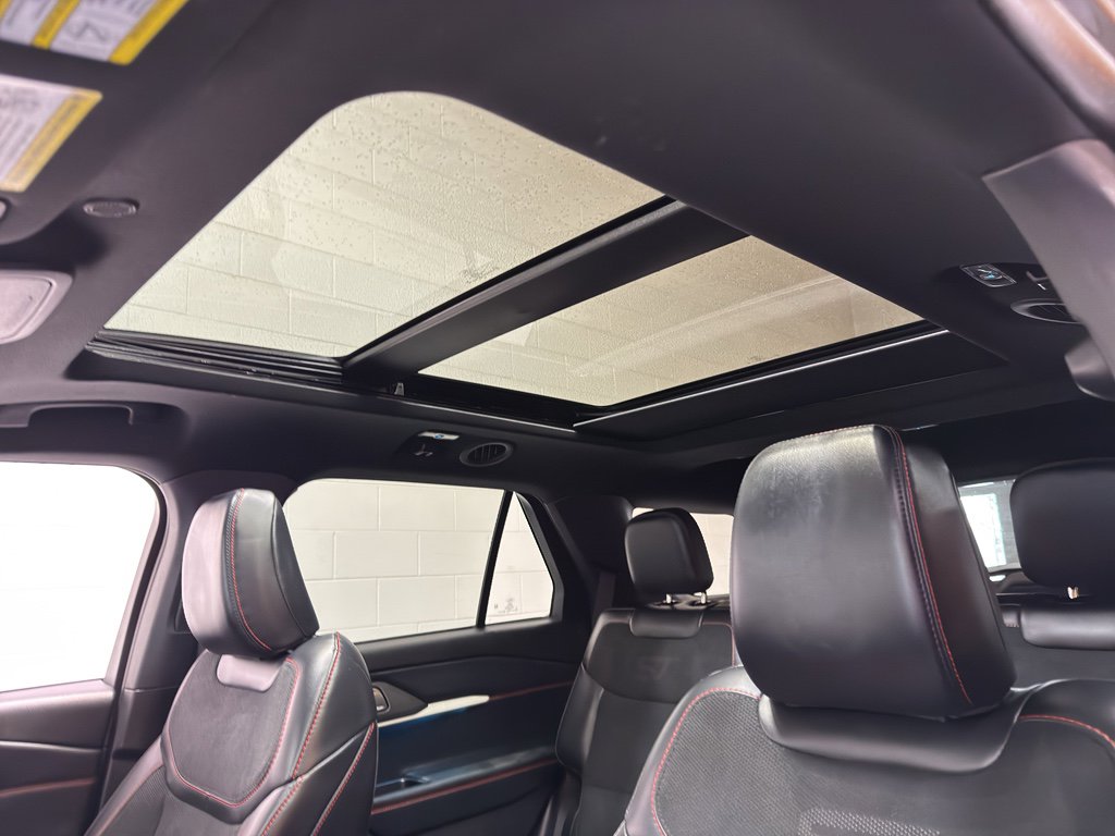 Used 2025 Ford Explorer ST image 39