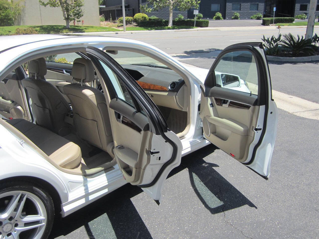 Used 2013 Mercedes-Benz C 300 4MATIC Sedan image 15