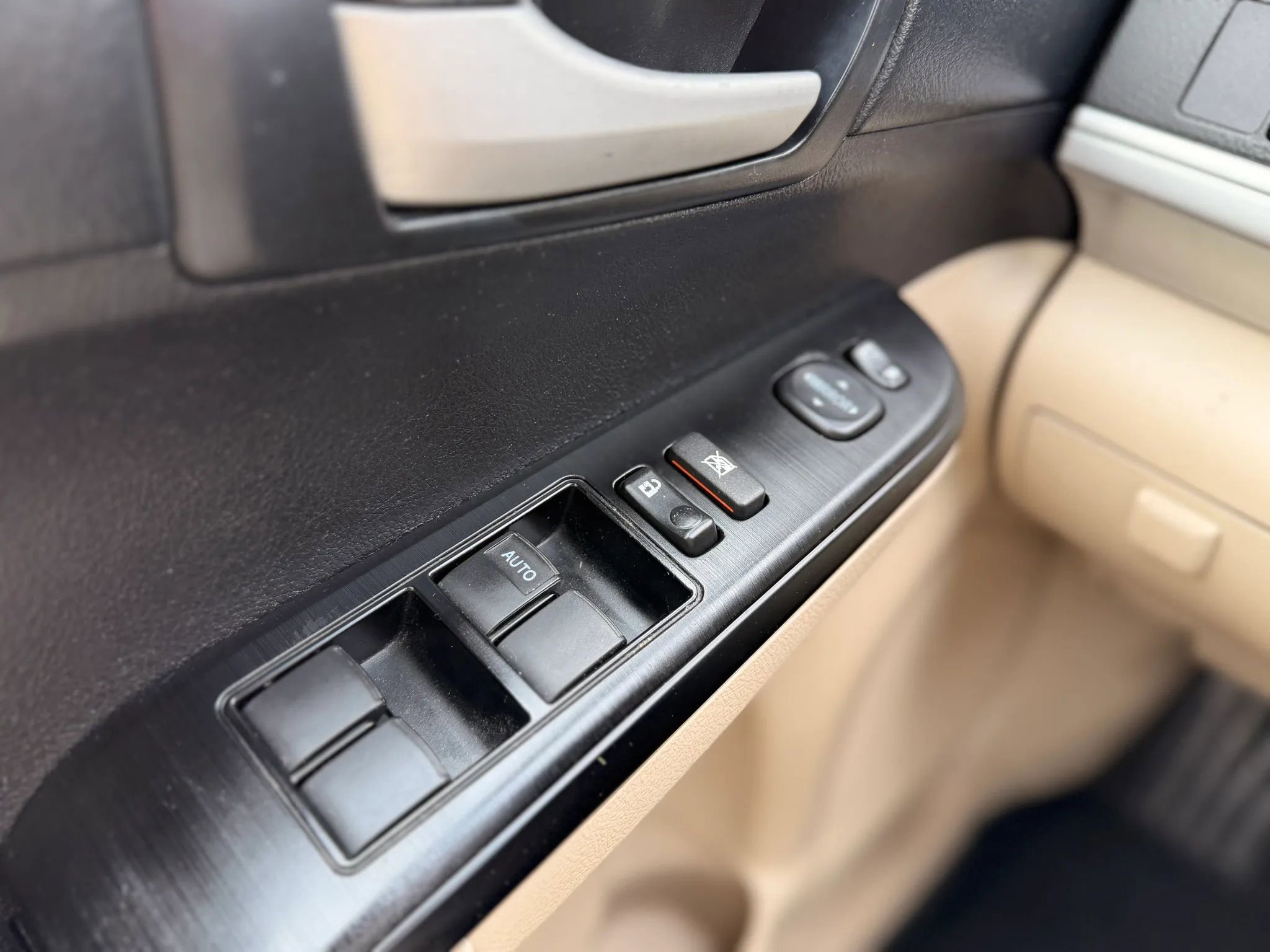 Used 2014 Toyota Camry LE FWD image 34