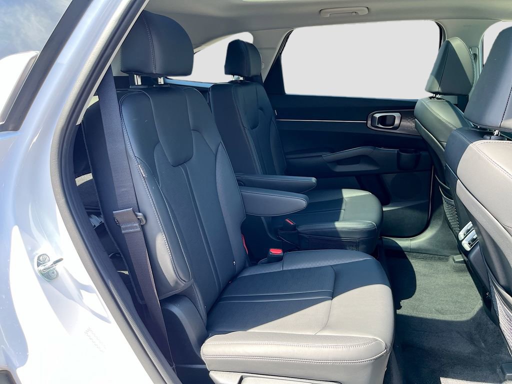 Certified 2025 Kia Sorento EX w/ Panoramic Sunroof Package AWD/4WD image 34