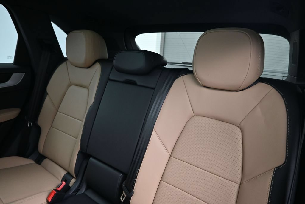 Certified 2026 Porsche Cayenne S AWD/4WD image 6