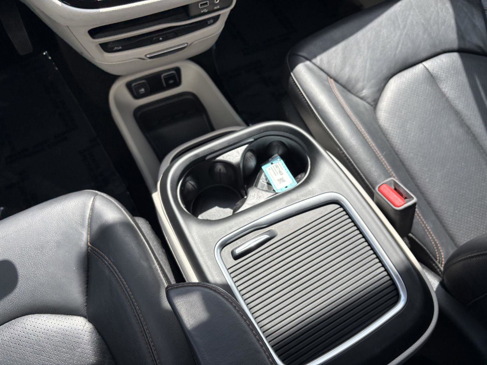 Used 2018 Chrysler Pacifica Touring-L Plus image 14