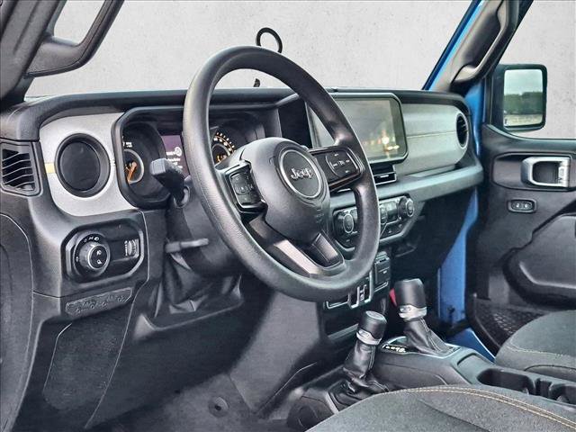 Certified 2025 Jeep Gladiator Sport AWD/4WD image 9