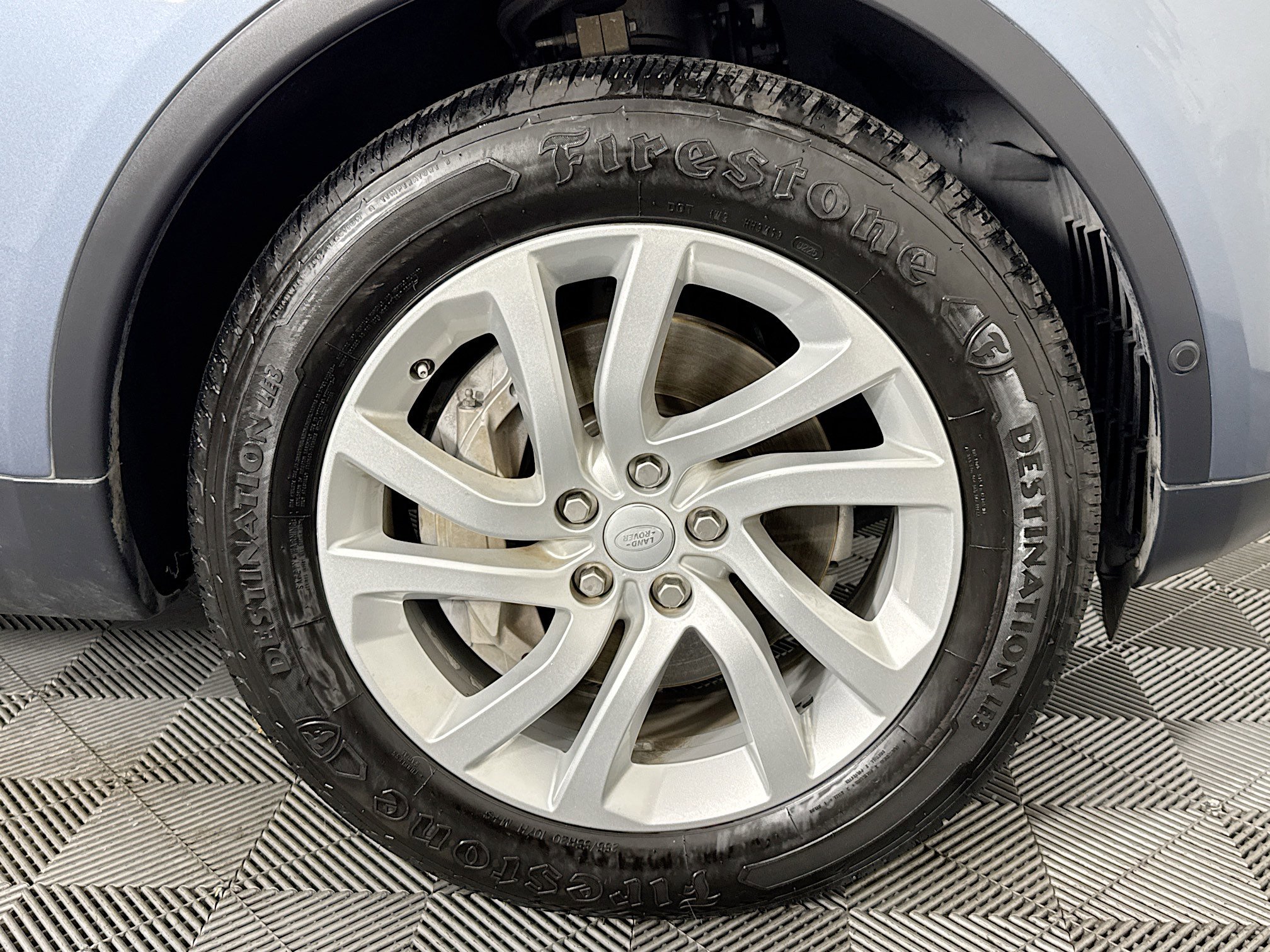 Used 2018 Land Rover Discovery HSE image 31