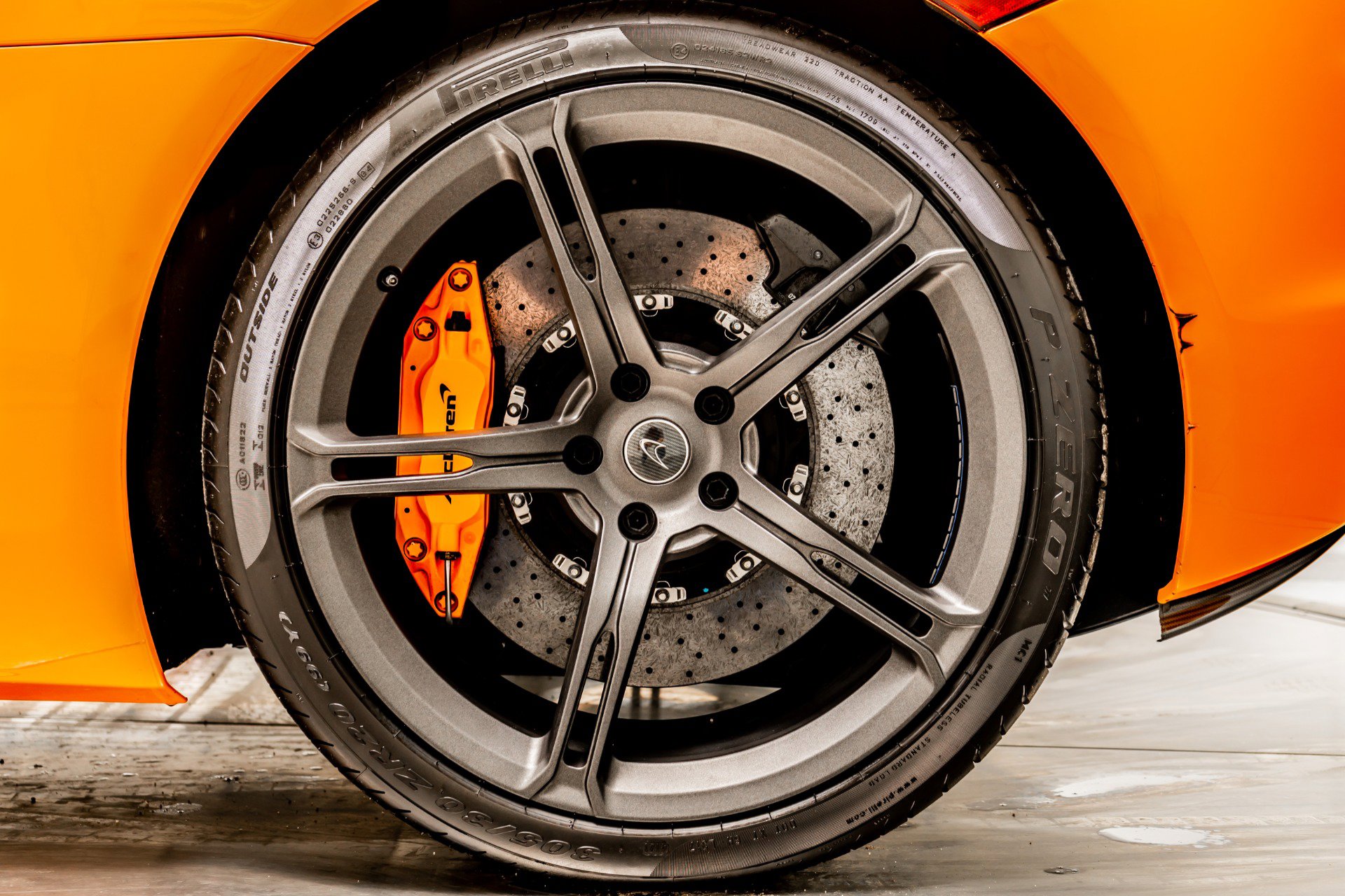 Used 2015 McLaren 650S Spider RWD image 11