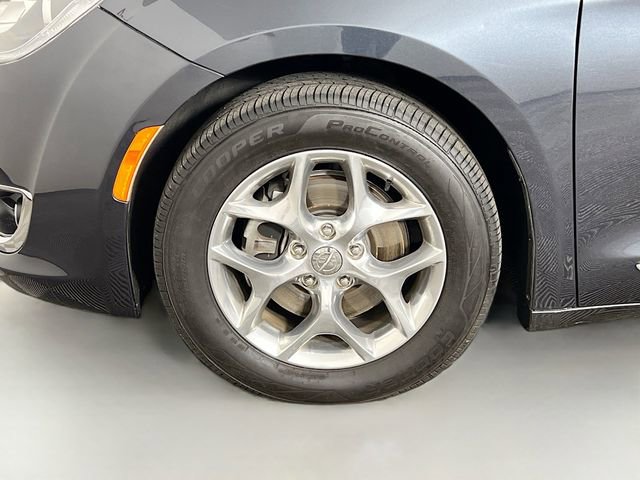 Used 2019 Chrysler Pacifica Limited FWD image 30