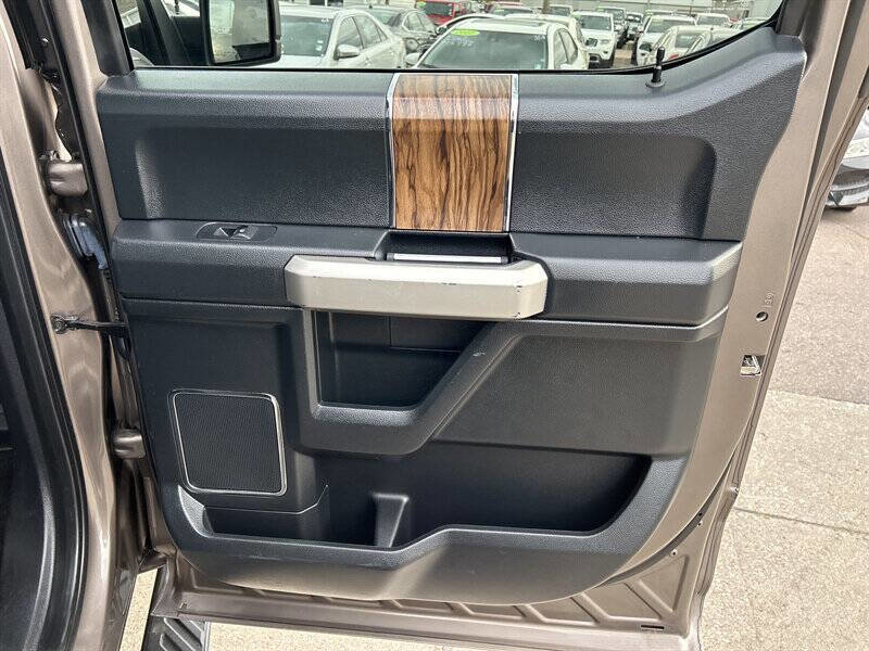 Used 2020 Ford F150 Lariat image 16