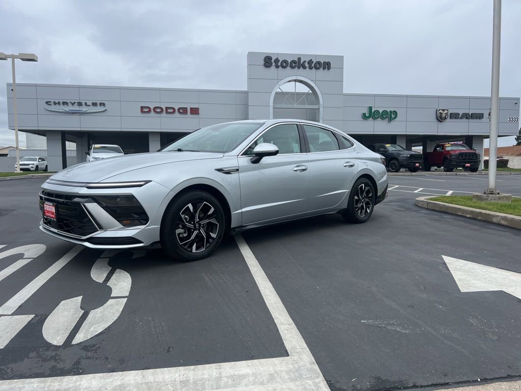 Used 2025 Hyundai Sonata SEL image 1