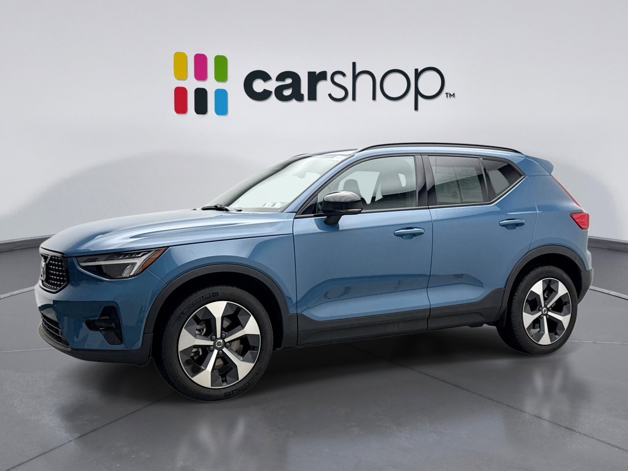 Used 2025 Volvo XC40 B5 Plus image 1