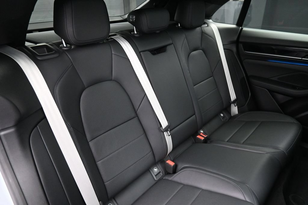Certified 2025 Porsche Macan Electric RWD image 27