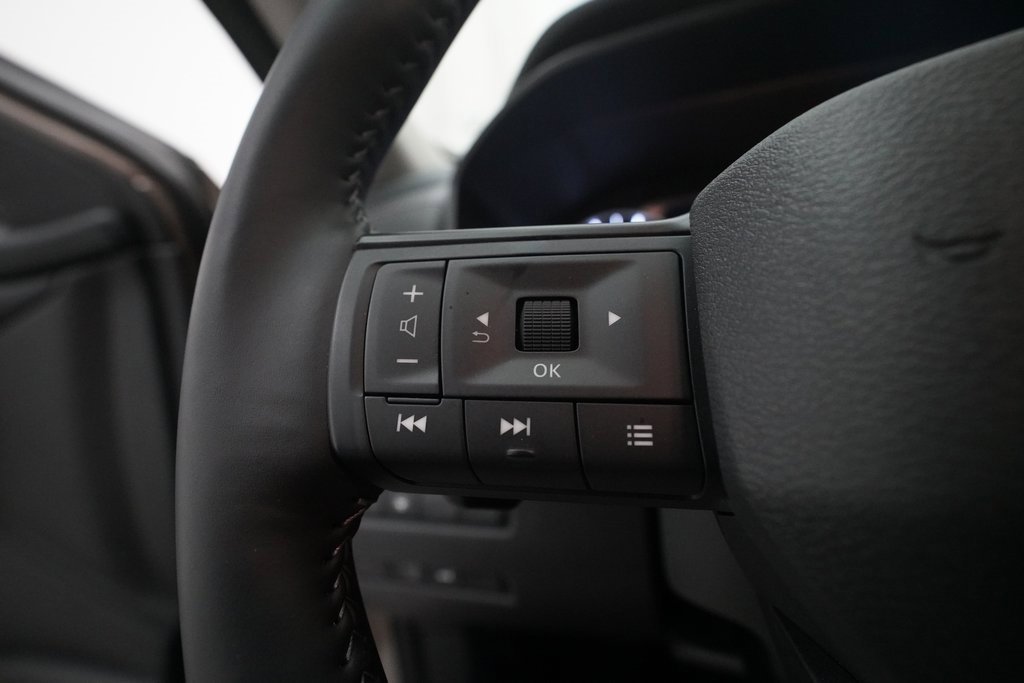 Certified 2025 Nissan Rogue SV image 18