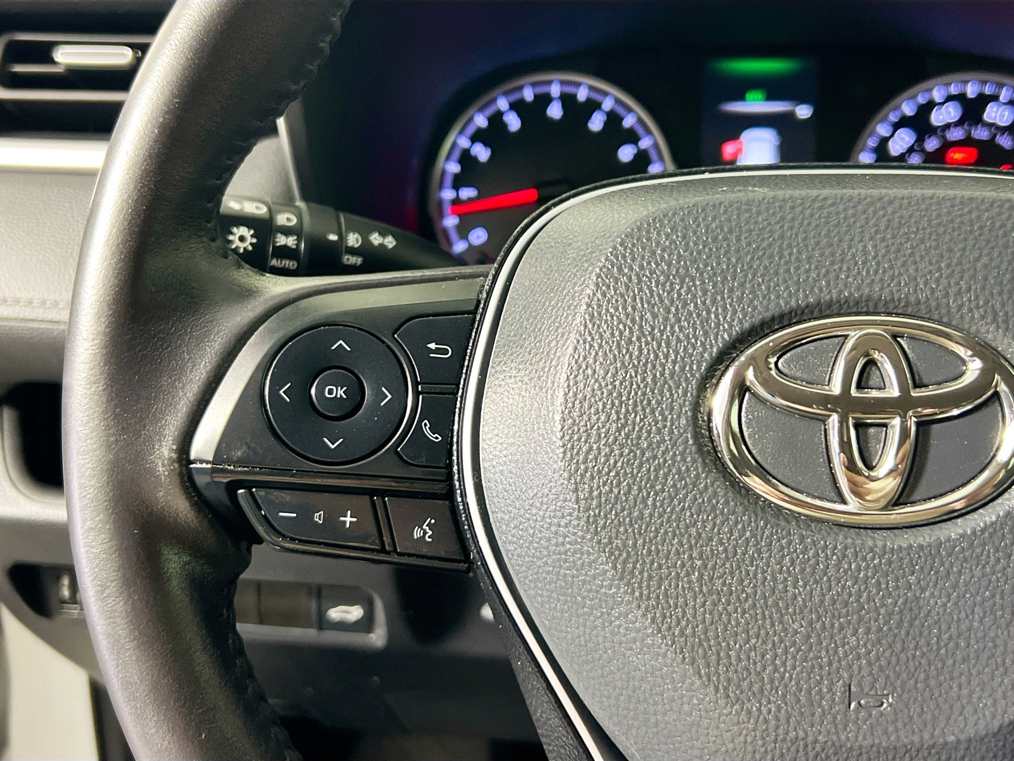 Used 2021 Toyota RAV4 XLE Premium image 18