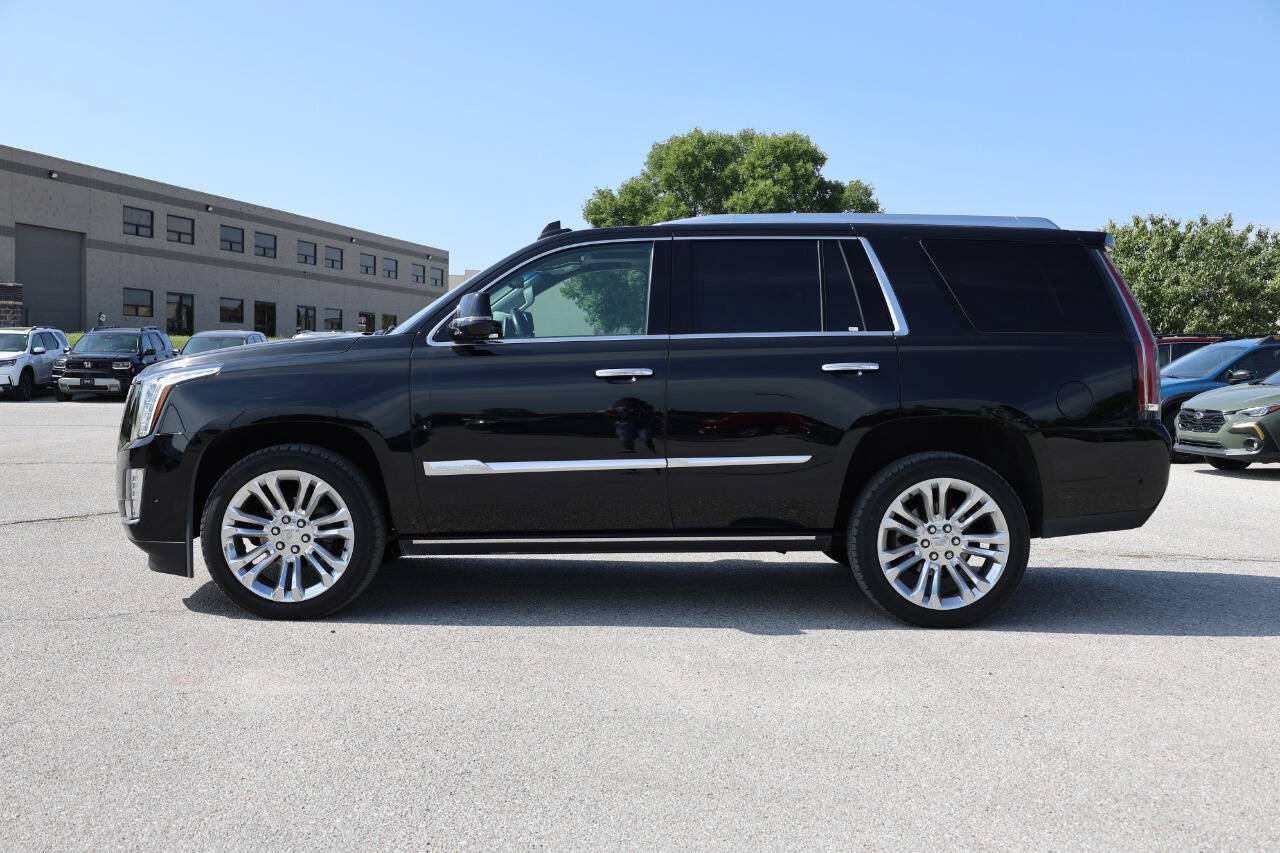 Used 2019 Cadillac Escalade Premium Luxury w/ LPO, Radiant Package AWD/4WD image 8