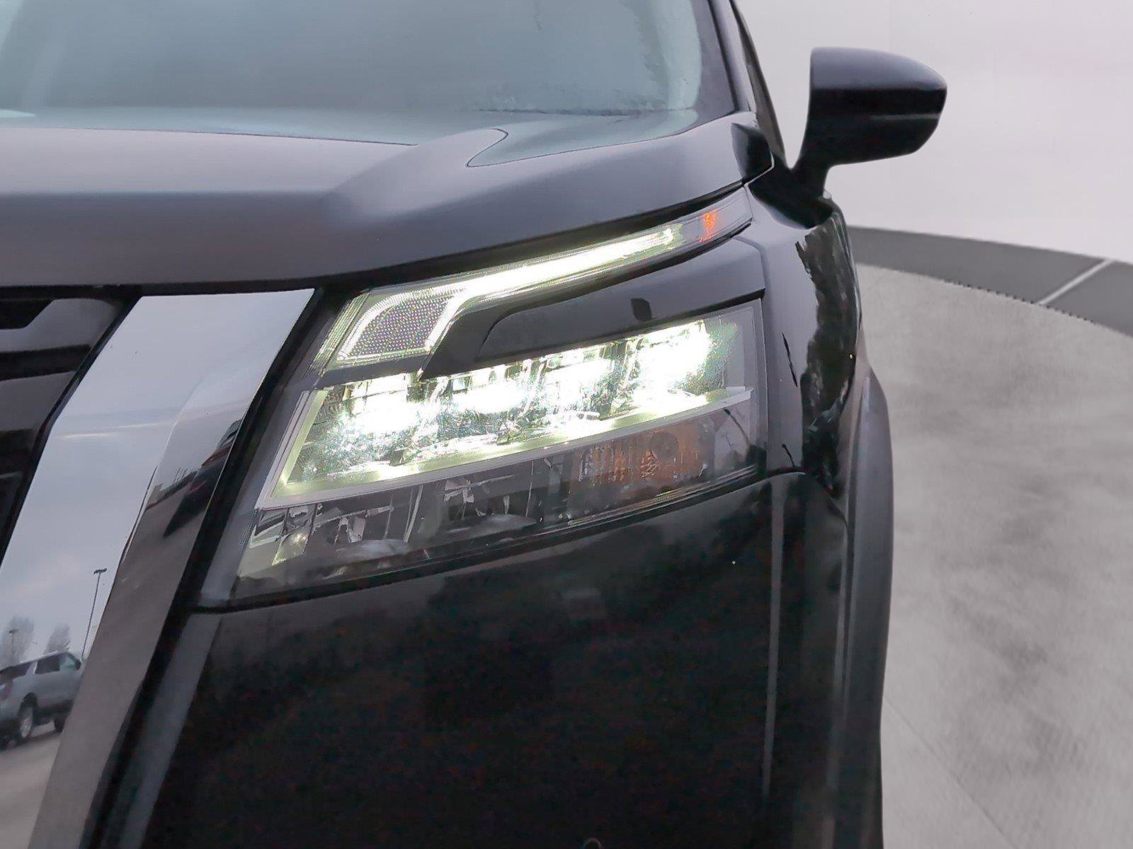 Used 2022 Nissan Pathfinder SL w/ SL Premium Package image 12