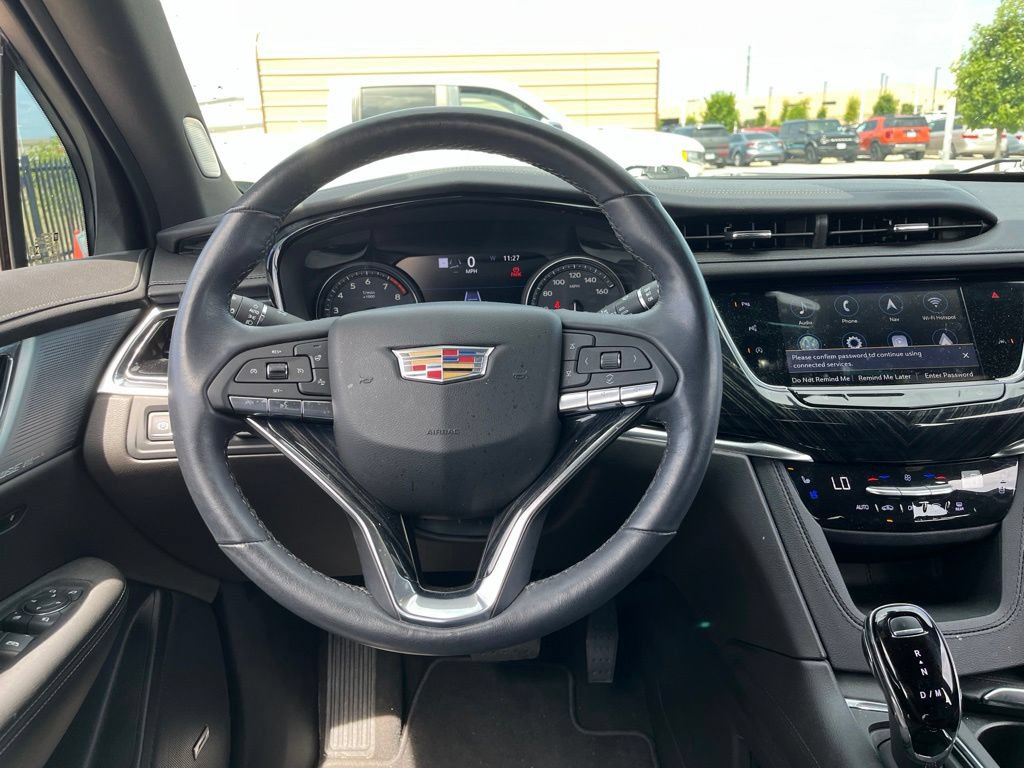 Used 2023 Cadillac XT6 Premium Luxury w/ Technology Package FWD image 17