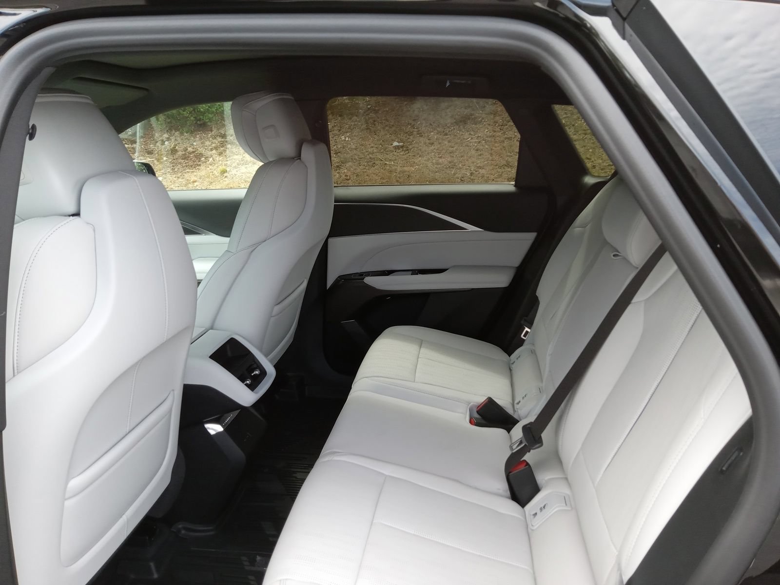 New 2026 Cadillac Lyriq Sport w/ LPO, ONYX Package AWD/4WD image 25