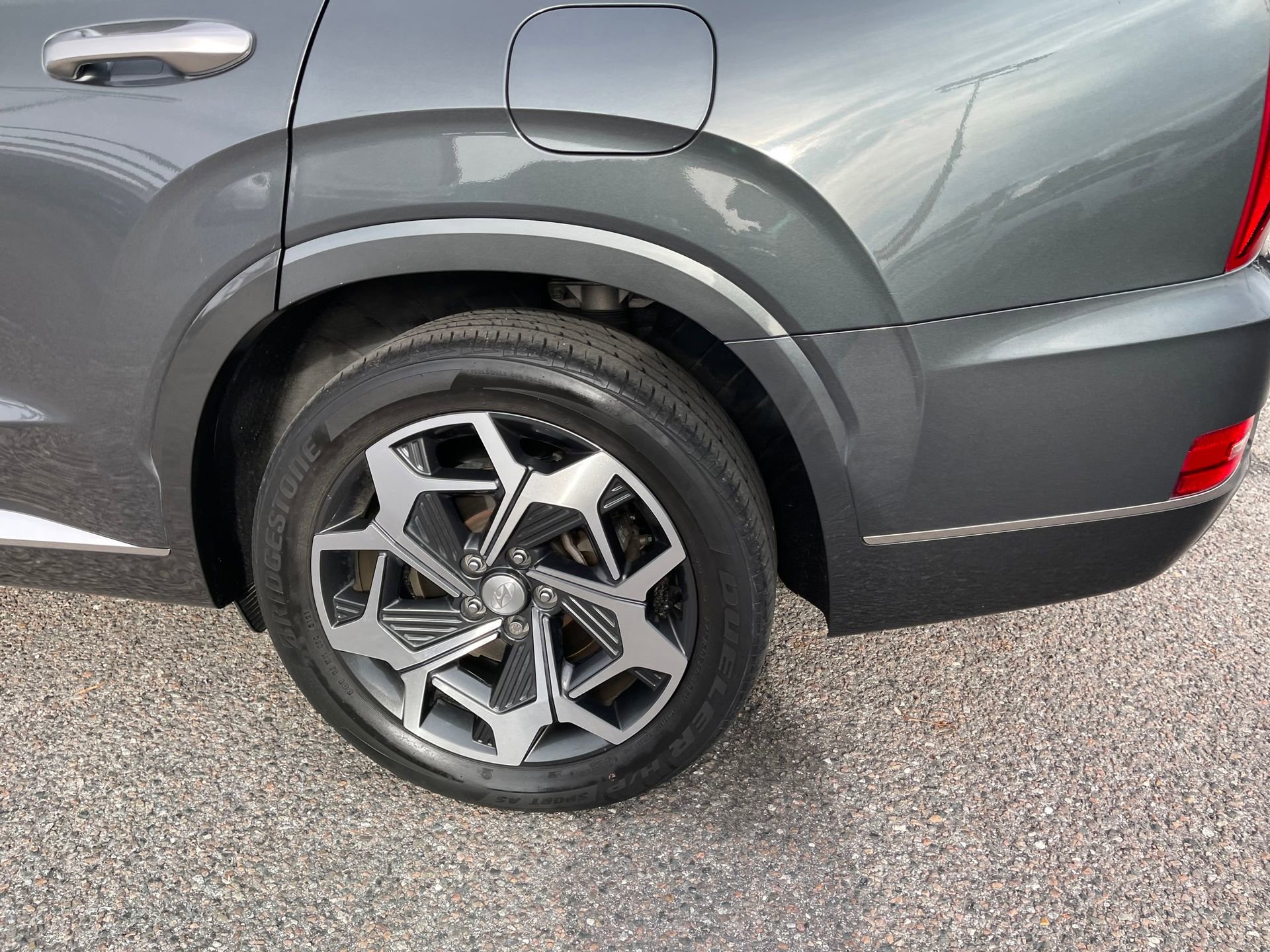 Used 2022 Hyundai Palisade Calligraphy image 9