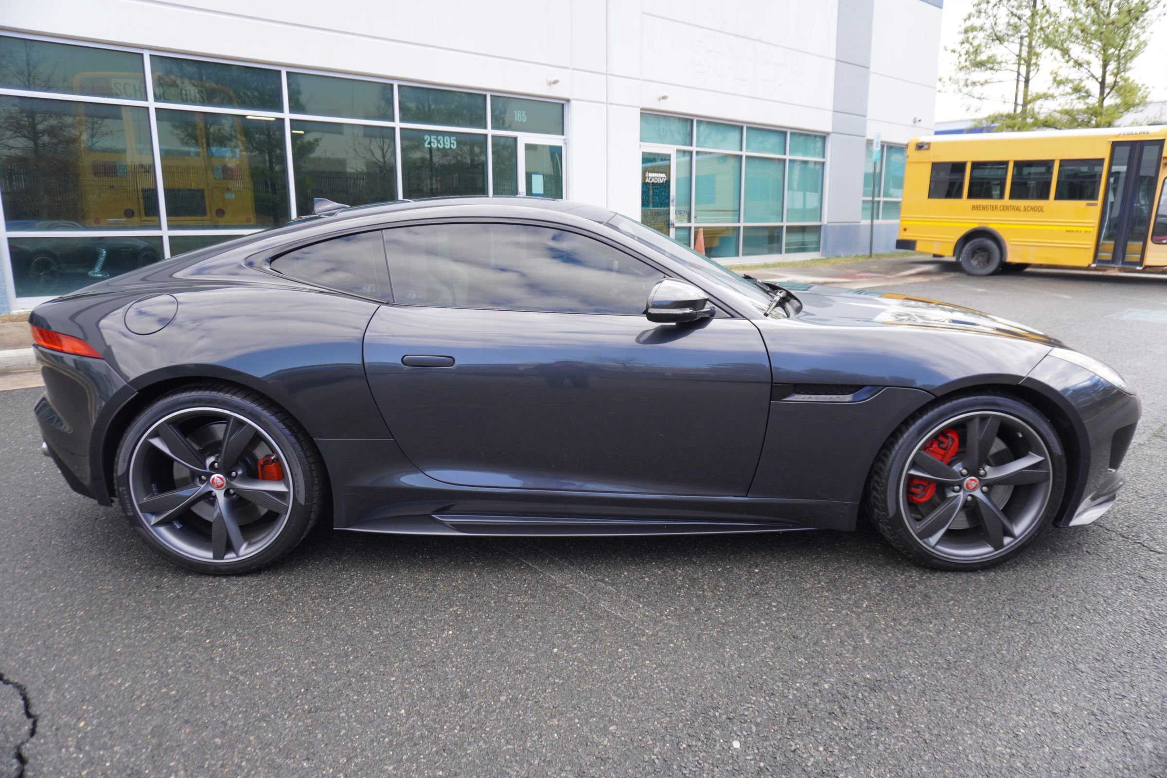 Used 2017 Jaguar F-TYPE R image 9